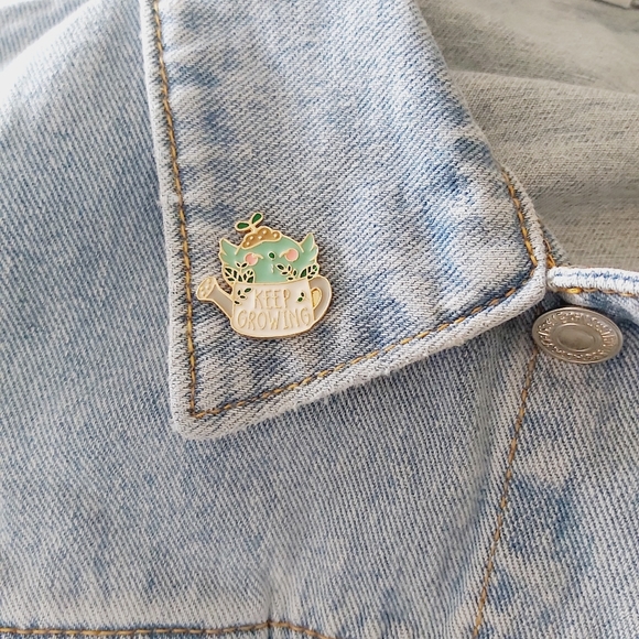 ⭐"Keep Growing" Enamel Pin - Picture 7 of 7